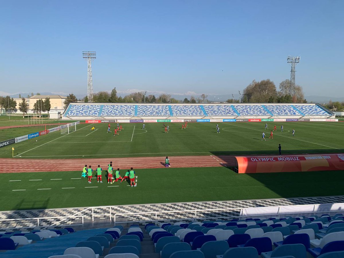 #floodlightfriday 󠁵󠁺
Politotdel stadium and snowy mountains 🗻 at the backdrop 😍
#Groundhopping #FootballStadiums #StadiumTour #MatchdayExperience #AwayDays #Tashkent #Uzbekistan #floodlightfriday