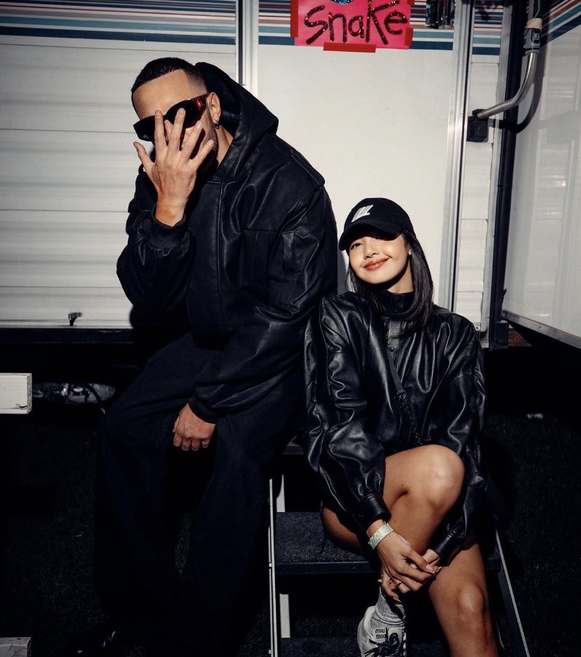 lalisahourIy's tweet photo. lisa with dj snake https://t.co/v6r3I86Cde