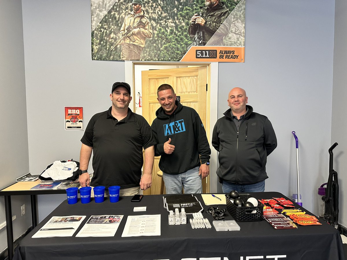 Spreading the FirstNet word at S&K Tactical’s First Responder Shop. @Kthompson0313 @marcellobenny @att_dre @FirstNet @ATT