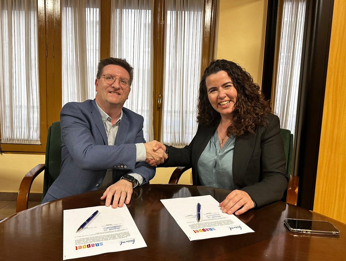 feceval_cece's tweet photo. @feceval_cece firma un acuerdo de colaboración con snappet, @snappetspain empresa especializada en servicios educativos cuya misión es mejorar el aprendizaje de los alumnos fusionando el enfoque pedagógico y los últimos avances tecnológicos https://t.co/TCiYsBwlSu