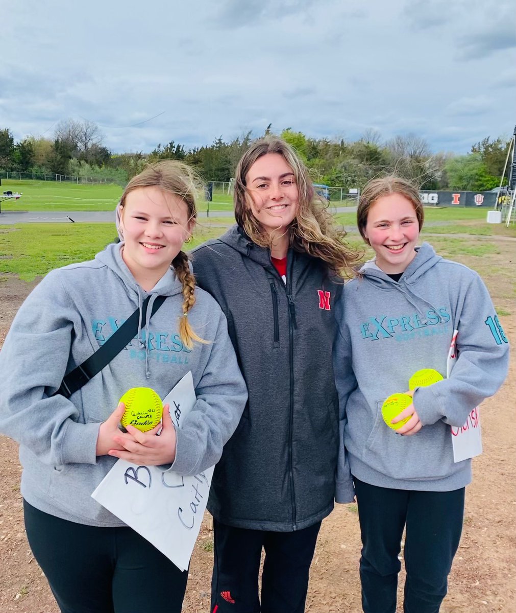 CoachLeighBCF's tweet photo. This is Nebraska’s 2027 Caitlin Olensky - who trained at Black Cat - taking the time to say hello to two current Black Cat pitchers at a recent series in the East. 2030 CC Conaway (L) and 2030 Alexa Rosenblatt (R) are still talking about it. Thanks @caitlinolensky2023 https://t.co/O4d4cBGkCk