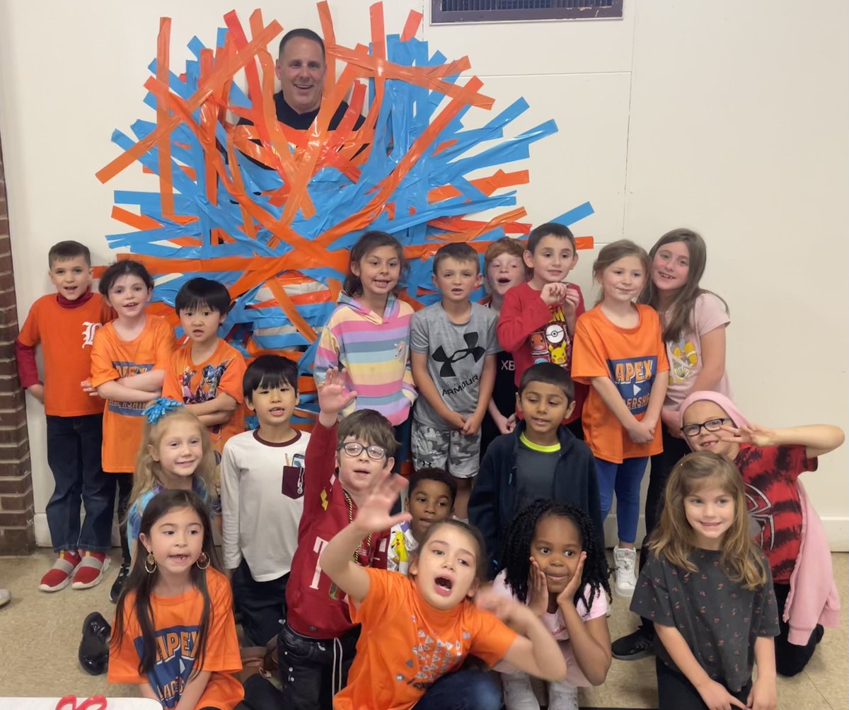 MrJasonPascal's tweet image. Just hanging with a few friends to support our amazing Peter Muschal PTA &amp;amp; the Apex Challenge.