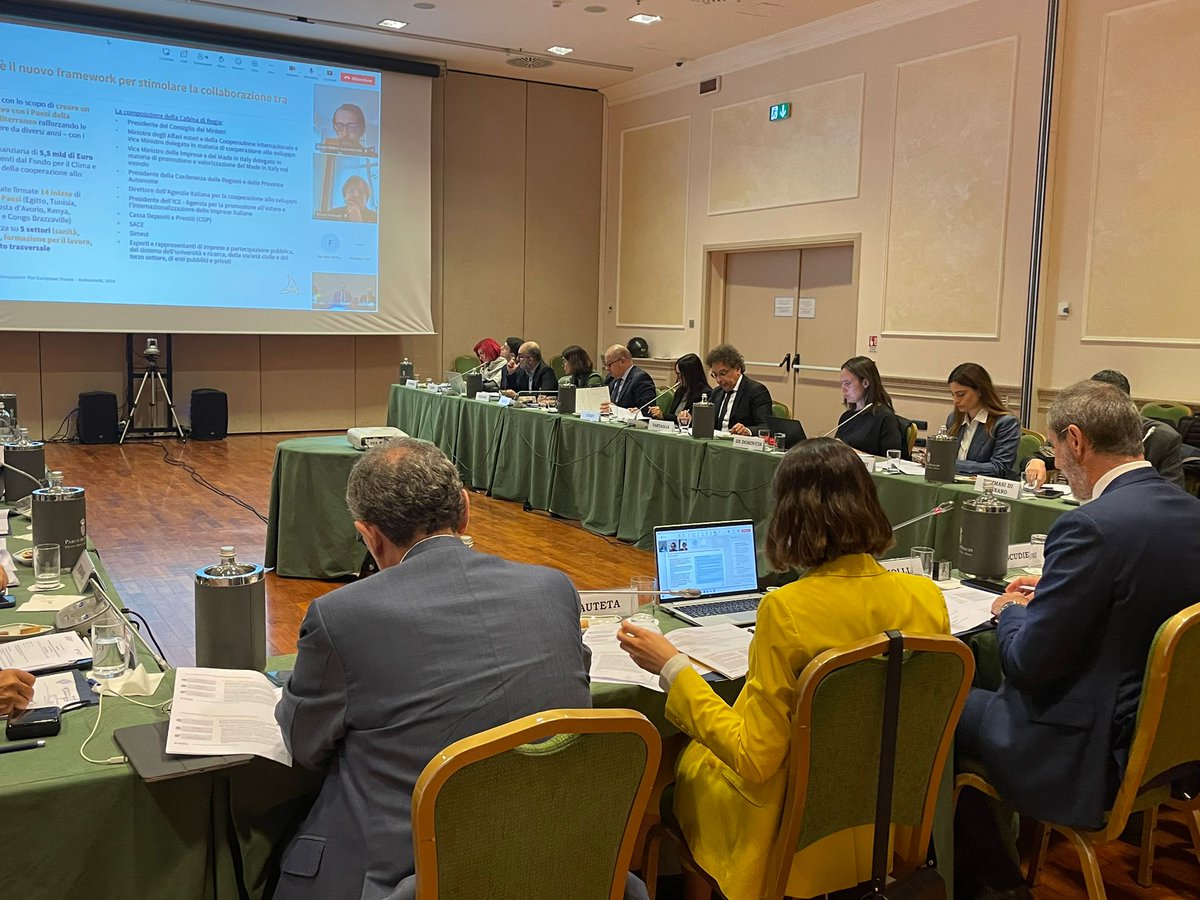 Ambrosetti_'s tweet photo. In onda il 3° Advisory Board di #VersoSud dove si discute dell’avanzamento delle analisi e delle proposte del #LibroBianco 2024 che verrà presentato alla terza edizione del Forum il 17 e 18 maggio a #Sorrento https://t.co/e3kQFJbfxo