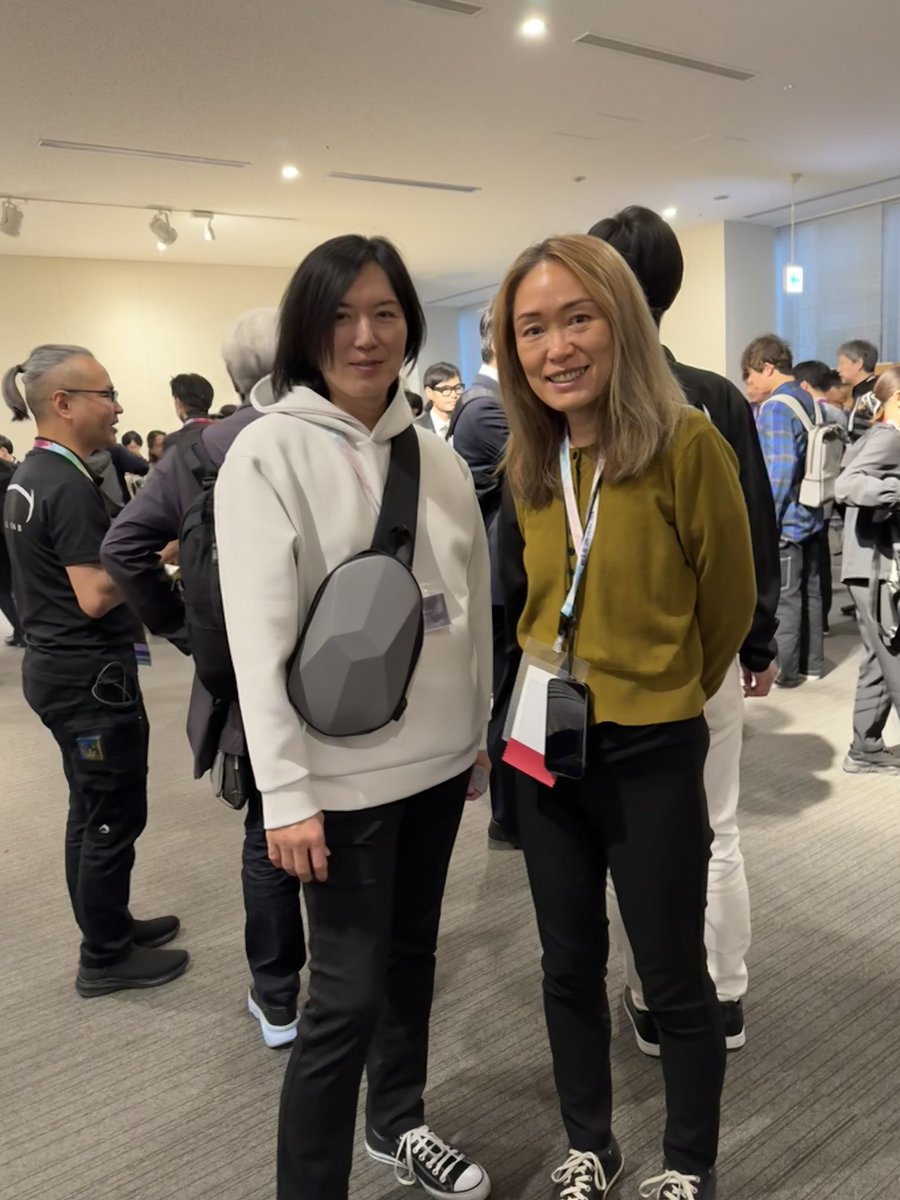 ShogoNu's tweet photo. 昨年度の #TokyoNodeXRハッカソン で協力してくれたVPSの雄 ImmersalのFuxinさんと #HoloConf24 で会えた。お礼を言えて良かったです😄 https://t.co/816ZrA6vsj