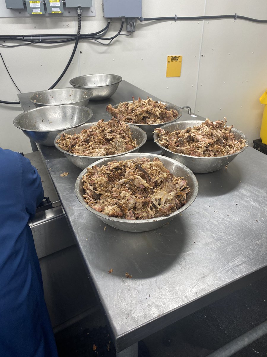 cuetopia's tweet image. Packaging pulled pork. Sauce not included.