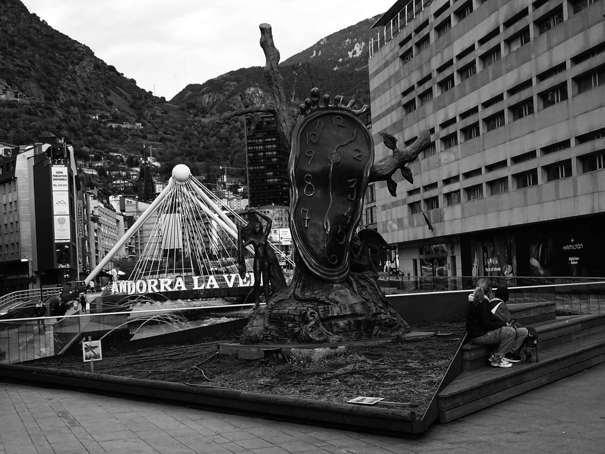 Dalí...Andorra #andorralavella #valira #escaldes #andorra #principatdandorra #païsoscatalans #catalunya #landscapephotography #landscape #landscapes #landscape_captures #landscape_lovers #streetstyle #streetsphotography #street #bnw #bnwphotography #bnwmood #bnw_greatshots