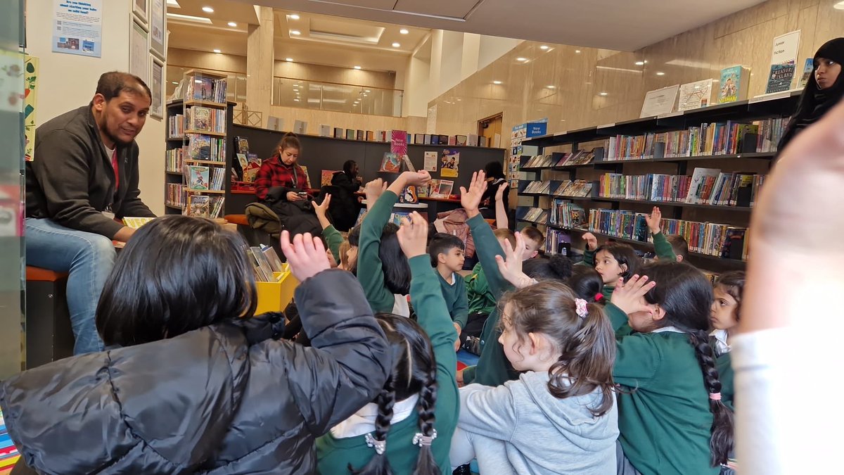 P2 had a wonderful time with the staff at the Mitchell Library. We read 'This Book just Ate my Dog' by Richard Byrne 📖 📚 @GlasgowLib