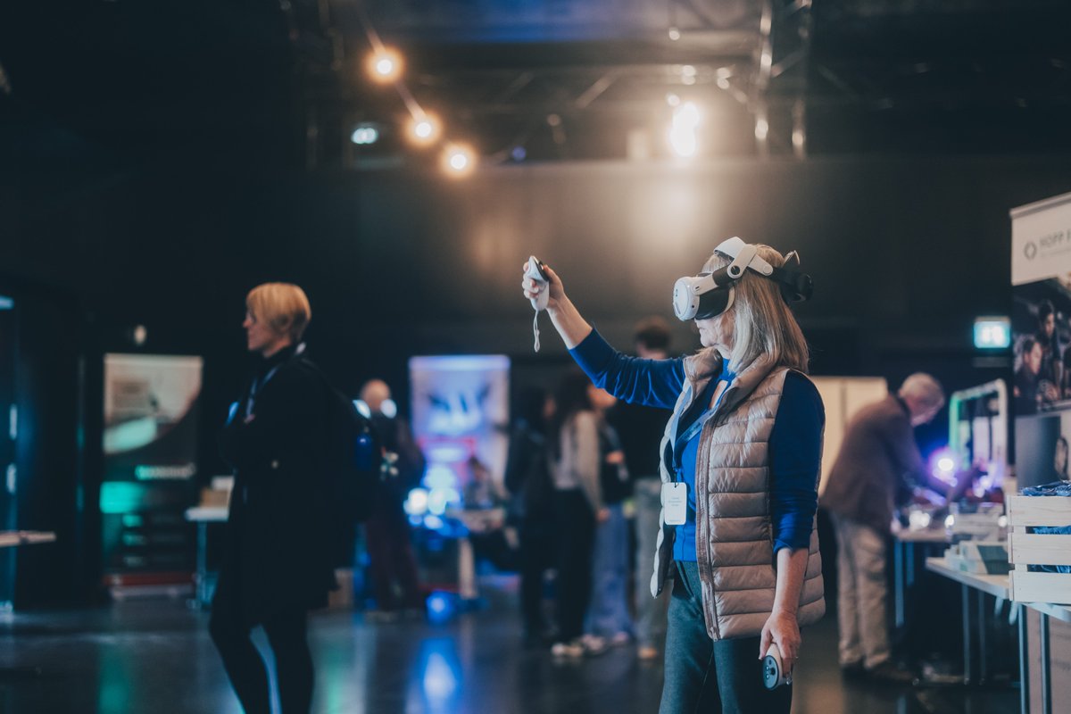 digiatschool's tweet photo. Was für ein ereignis- und erkenntnisreicher Tag bei digi@school im Karlstorbahnhof!
Ausprobieren! Informieren!
#twlz #Schuledigital #Ki #Digitalität https://t.co/Zt0InHcVAx