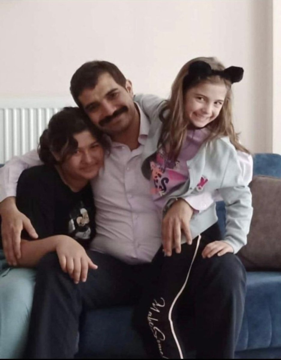 selmaateskazanc's tweet photo. Ortada bir cinayet var.

Savcısından, hakimine; vekilinden, bakanına kadar herkes her şeyi biliyor.

Ama katiller ve azmettiriciler hala dışarıda.

#SinanATESicinAdalet

Bilal Erdoğan Uğur Dündar 
Metin Akpınar Migros başörtülü 
Abdulkadir Selvi Poyraz https://t.co/dtporXZ5q8
