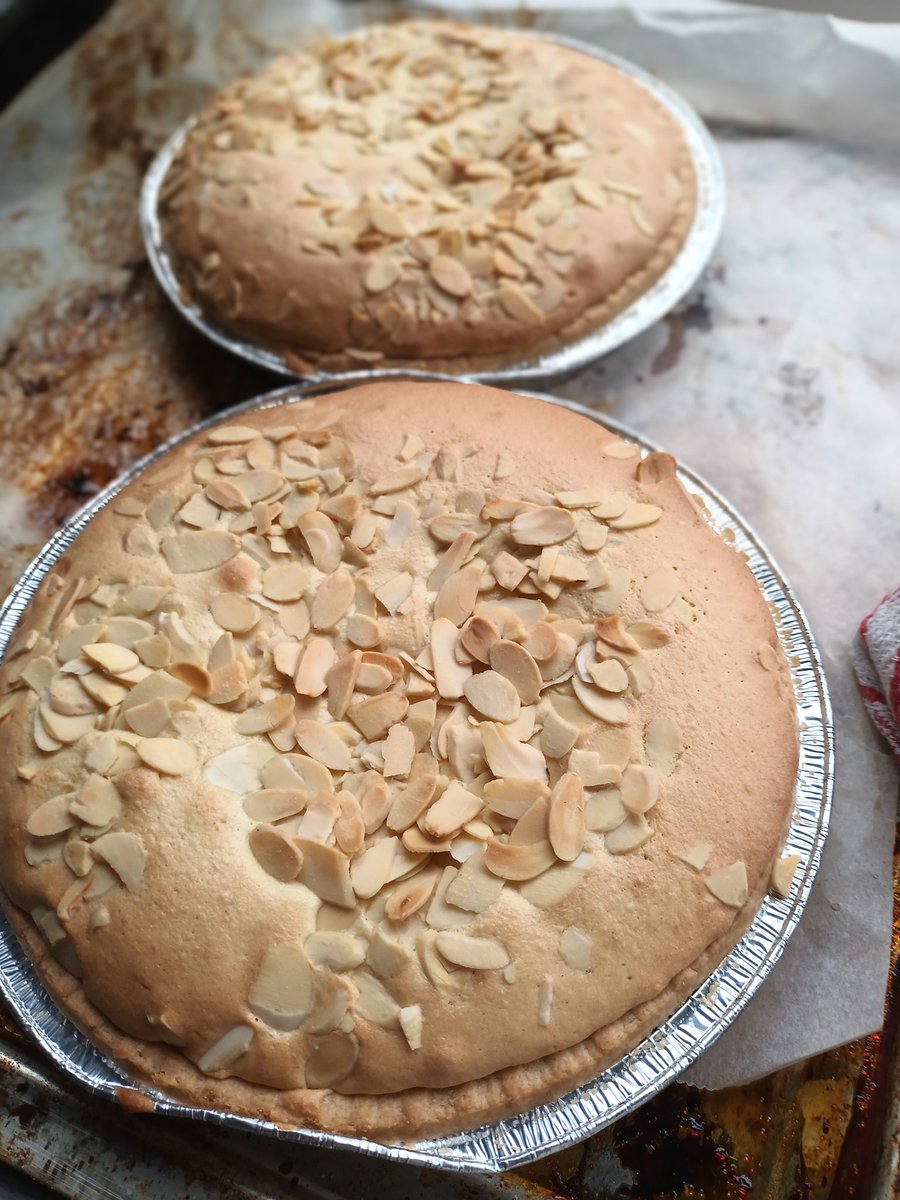 Love doing some baking every once in a while. 40 portions of rhubarb bakewell ready for tonight's dinner.