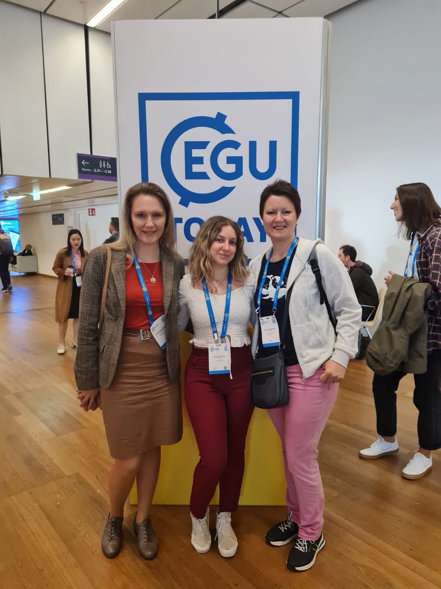 GilliniAnna's tweet photo. The best persons I have ever meet and my mentors…So happy to have meet you again! @nbilyera @IrynaLoginova https://t.co/pgwbXk4xHm