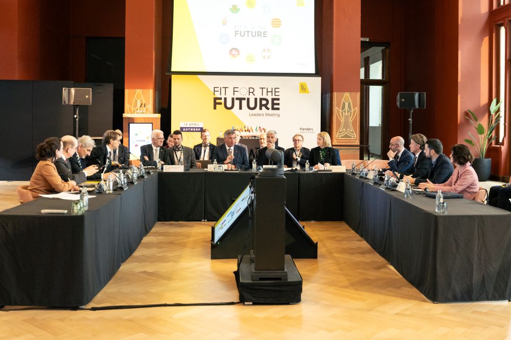 Flanders_DFA's tweet photo. Today, 10 innovative European regions gathered at a summit in Antwerp. Their goal: to address complex global challenges regionally. As such, the Government of Flanders wants to enrich European policymaking with a progressive regional perspective. #EU2024Flanders #LookAtUsGo https://t.co/drenG2Dp3l