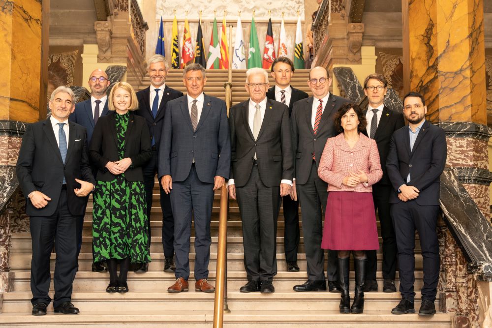 Flanders_DFA's tweet photo. Today, 10 innovative European regions gathered at a summit in Antwerp. Their goal: to address complex global challenges regionally. As such, the Government of Flanders wants to enrich European policymaking with a progressive regional perspective. #EU2024Flanders #LookAtUsGo https://t.co/drenG2Dp3l