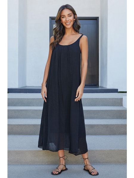 The Low Back Maxi Dress is a stunner ! From the front to the back ! l8r.it/kdA8 
#maisongarrison #womensonlineboutique #fashionblogger #boutique #fashion # style #shopping #clothing #clothes #accessories