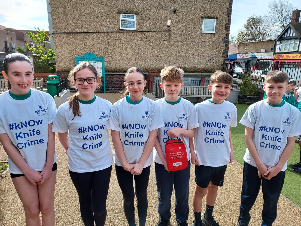 Well done to the 82 schools who took part in the #kNOwKnifeCrime relay event, organised by @in_mcginty! Local officers & @MerPolCEU took part and showed their support as more than 1,000 pupils came together to keep our communities safe and raise money for @Knifesaversuk. 👏 🏃