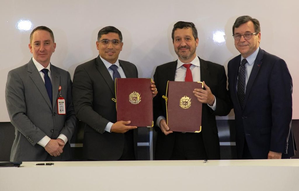 El ministro de Petróleo, <a href="/TellecheaRuiz/">Rafael Tellechea</a>, informó que <a href="/PDVSA/">PDVSA</a> y la empresa española Repsol concretaron la firma del acuerdo para la extensión del área geográfica de la empresa mixta Petroquiriquire entre la Corporación Venezolana del Petróleo (CVP) y Repsol.