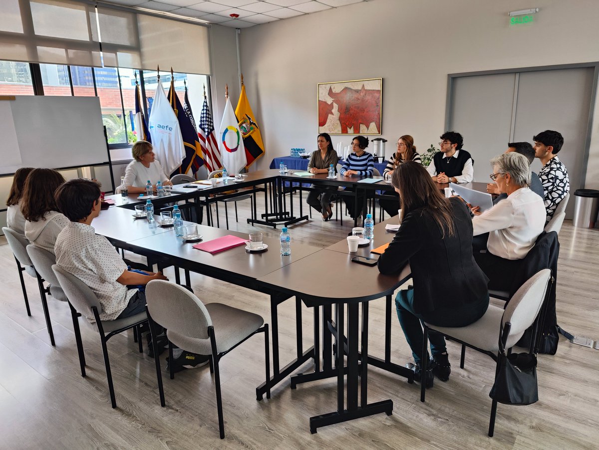 Retour sur le déplacement en #Équateur à #Quito 🇪🇨 Partie 1️⃣ : échange avec M. l’ambassadeur de France et les élus Conseillers des Français de l’étranger puis visite du lycée franco-équatorien La Condamine, pilier de la communauté française. 🔗 samantha-cazebonne.com/single-post/de…