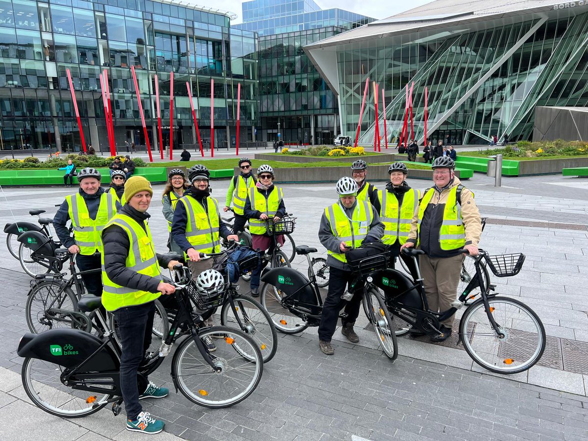 Fascinating #TRA2024 cycle trip across Dublin City Council’s expanding cycle network - signals, bridges, transport corridor construction, retrofit design solutions - and lots of chat and fun! 😎