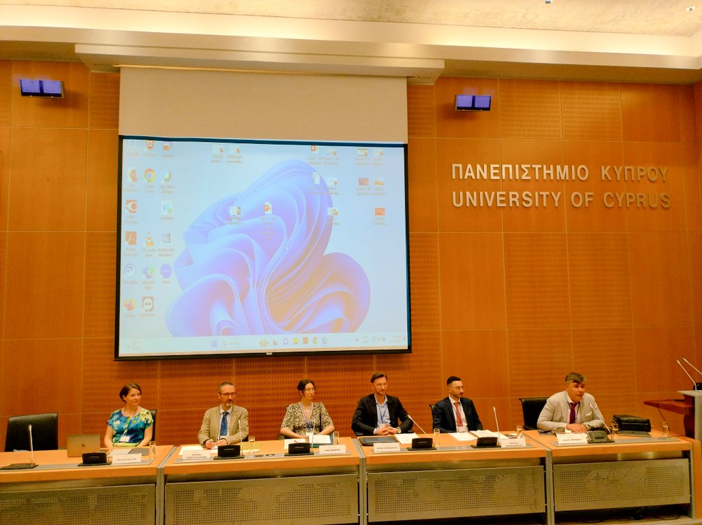 esil_sedi's tweet photo. 🟢 It's already time for the last two panels of the first day of #ESILRF24! 
Panel 5 on "Diffusion of norms across legal orders" ⚖️🌐

Chair: @gleiderignacio
Speakers:
🎙️ @LoorenzoAcc
🎙️ K. Sulyok
🎙️ J. Ciesielczuk
🎙️ @iona_mcentee &amp; @cardesa_antonio
Discussant: D. Khan https://t.co/2MXwTTjTVY