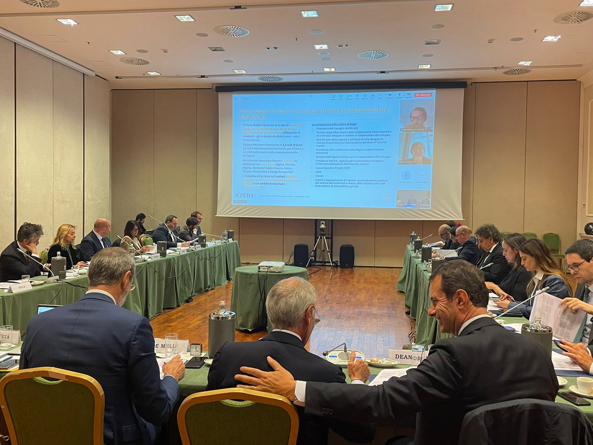 Ambrosetti_'s tweet photo. In onda il 3° Advisory Board di #VersoSud dove si discute dell’avanzamento delle analisi e delle proposte del #LibroBianco 2024 che verrà presentato alla terza edizione del Forum il 17 e 18 maggio a #Sorrento https://t.co/e3kQFJbfxo