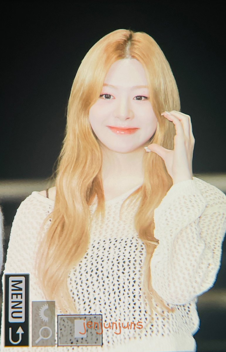 jenjunjuns's tweet photo. 240418 ICN 출국 프리뷰 pre.

soooo pretty*\(^o^)/*

#스테이씨 #STAYC #세은 #SEEUN #ステイシー #セウン #세복이복복복 https://t.co/wkXqGH0Phh