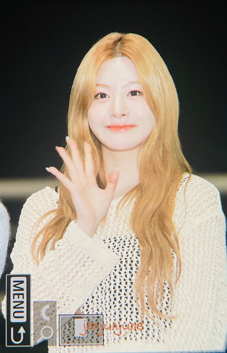 jenjunjuns's tweet photo. 240418 ICN 출국 프리뷰 pre.

soooo pretty*\(^o^)/*

#스테이씨 #STAYC #세은 #SEEUN #ステイシー #セウン #세복이복복복 https://t.co/wkXqGH0Phh