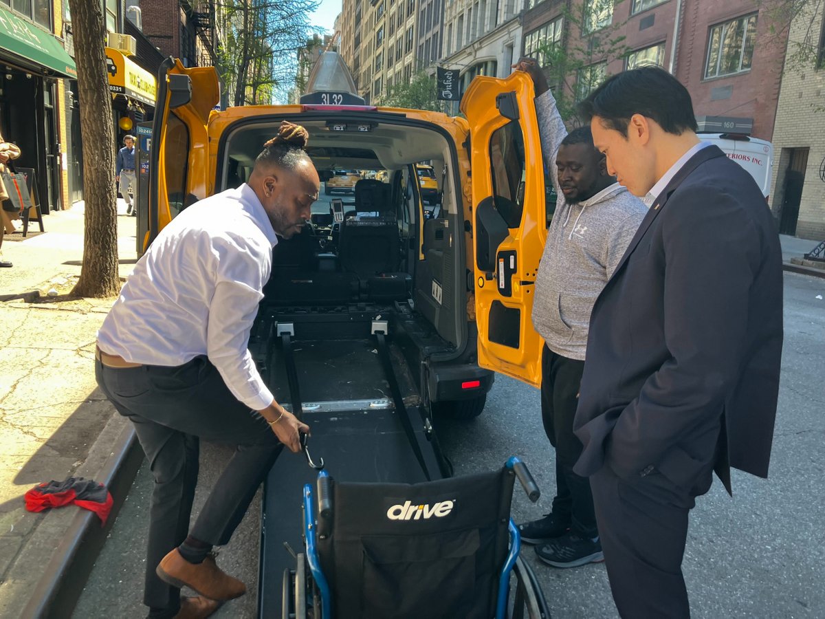 Thank you to everyone who stopped by @TaxiClubhouse for WAV Day this week, including Commissioner Do! In case you missed it, it's a chance to learn about earning extra money driving a wheelchair accessible vehicle and brush up on securement training. Next one is in May!