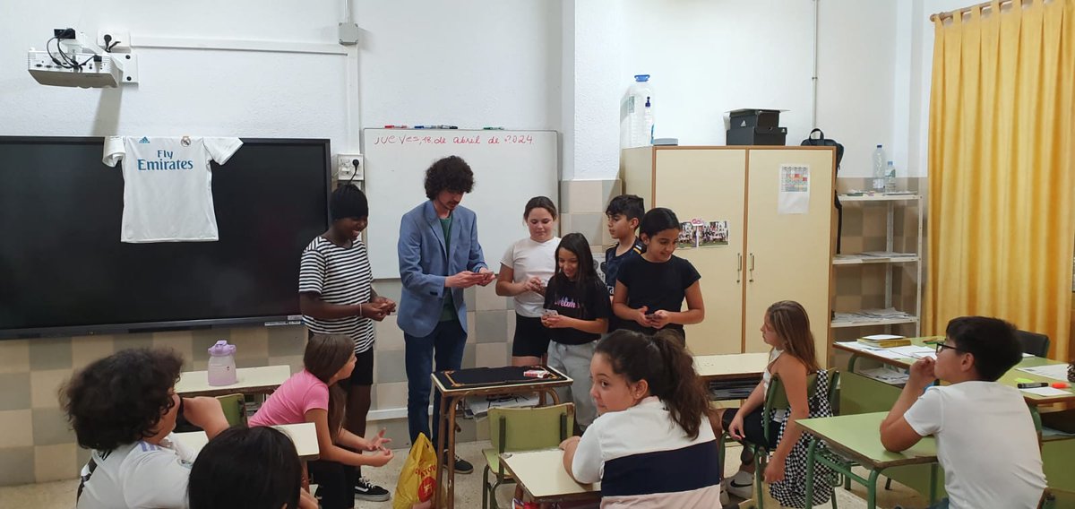 CienciaULL's tweet photo. Asimismo, el alumnado de 5ºA y 5ºB🧒👧 realizaron diferentes actividades explorando la magia🧙 de las Matemáticas♠️♥️ https://t.co/q2WkhMtKIq