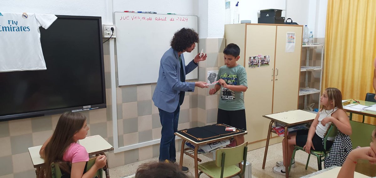 CienciaULL's tweet photo. Asimismo, el alumnado de 5ºA y 5ºB🧒👧 realizaron diferentes actividades explorando la magia🧙 de las Matemáticas♠️♥️ https://t.co/q2WkhMtKIq