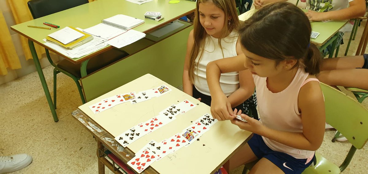 CienciaULL's tweet photo. Asimismo, el alumnado de 5ºA y 5ºB🧒👧 realizaron diferentes actividades explorando la magia🧙 de las Matemáticas♠️♥️ https://t.co/q2WkhMtKIq