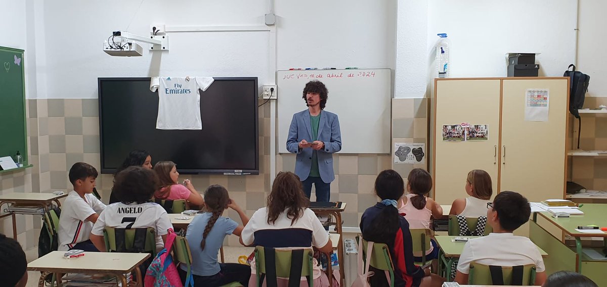 CienciaULL's tweet photo. Asimismo, el alumnado de 5ºA y 5ºB🧒👧 realizaron diferentes actividades explorando la magia🧙 de las Matemáticas♠️♥️ https://t.co/q2WkhMtKIq