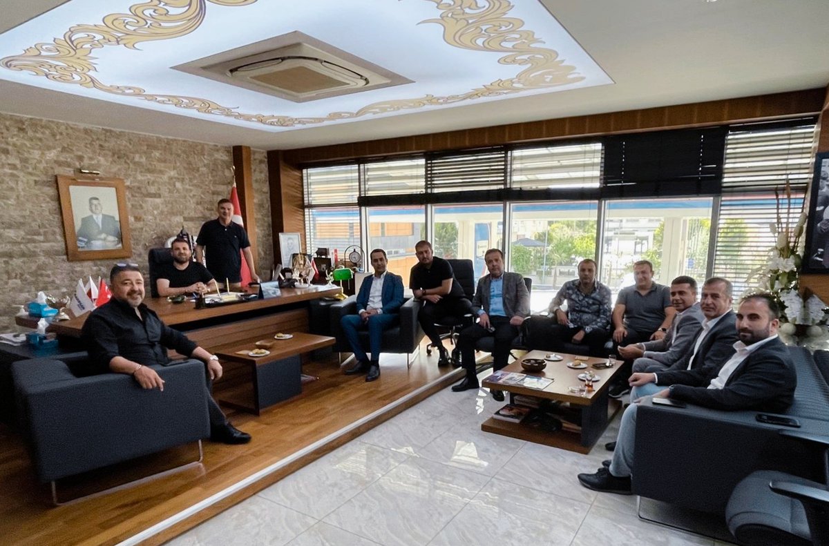 Umre sonrası kutsal topraklardan dönen üyemiz ve geçmiş dönem Yönetim Kurulu Başkan Yardımcımız Sayın Veli Kadooğlu'na ziyarette bulunduk. 
Allah ibadetini kabul ve makbul eylesin!
#Gaziantep #mekke #umre #ibadet <a href="/velikadooglu/">veli kadooğlu</a> <a href="/m_ergundemir/">Mehmet Ergün Demir</a> <a href="/zaferkaragullee/">PÜİS- PETROL ÜRÜNLERİ İŞVERENLER SENDİKASI.</a>