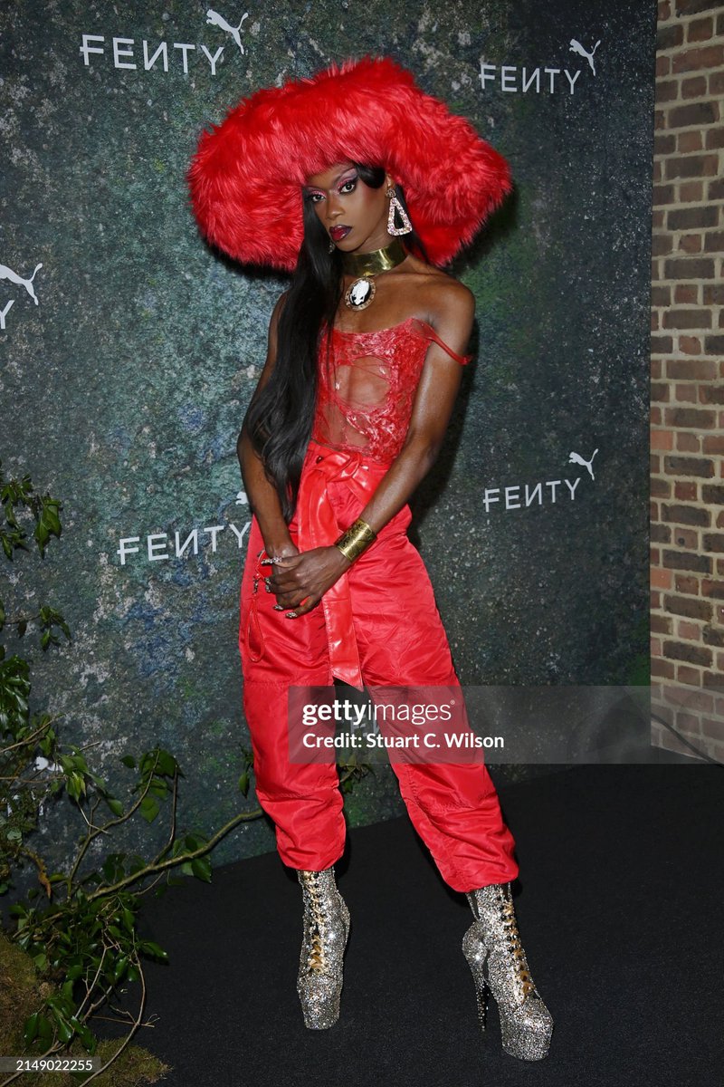 Thank you @rihanna for the FENTY X PUMA CREEPER PHATTY EXPERIENCE! Seeing Rihanna’s influence and impact across the world is beyond inspiring especially knowing your a Caribbean gal that built an EMPIRE ❤️ Hat: Hat n Spicy Top: @studiolemaine