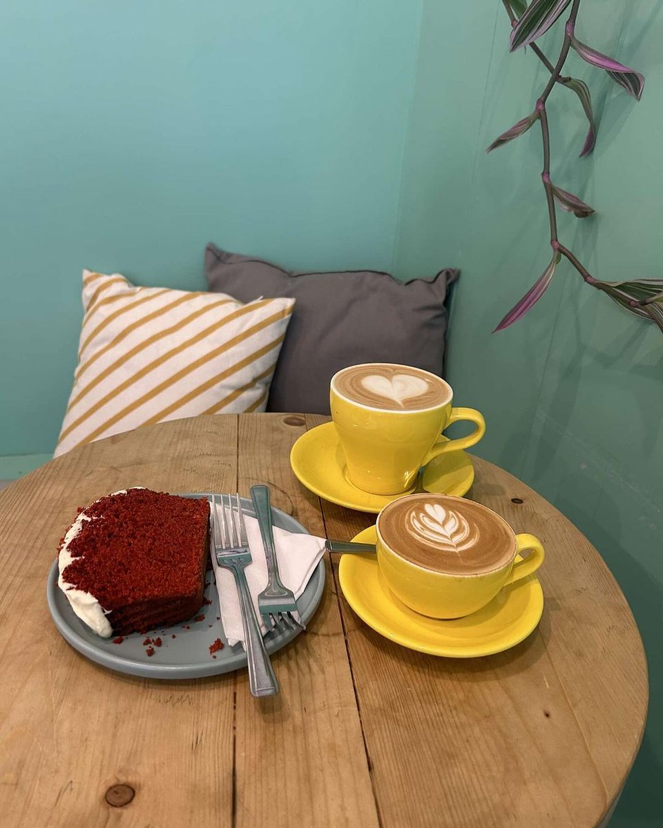 The most delicious cake and coffee from @veros.bath 🍰☕ as part of the Columbian Company, Vero's serves some of the best coffee and homemade cake in Bath! . . . @visitbath @bathbid @batheats @bathlifemag #bathlife #BathUK #bath #milsomplace