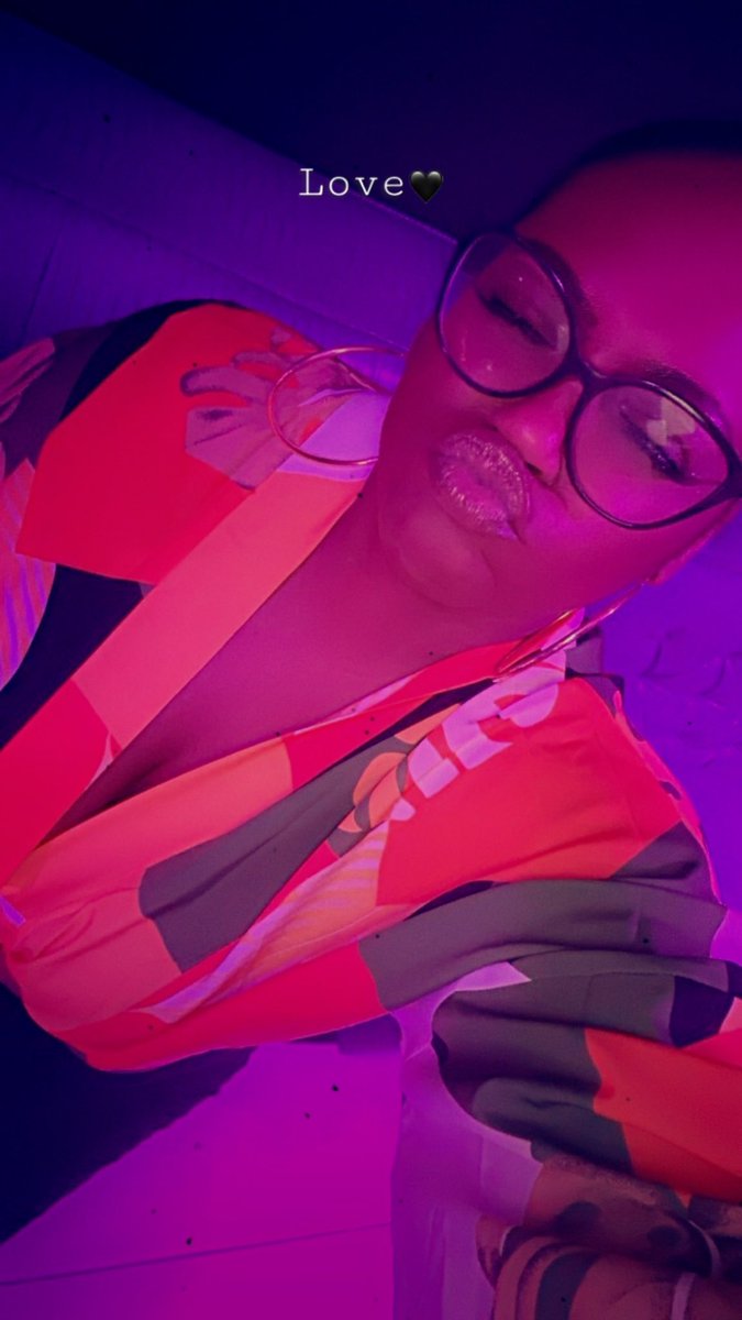 NotYourDejaVuu's tweet photo. Gimme beso 💋…. Extendo… https://t.co/aFxAfTIF1R