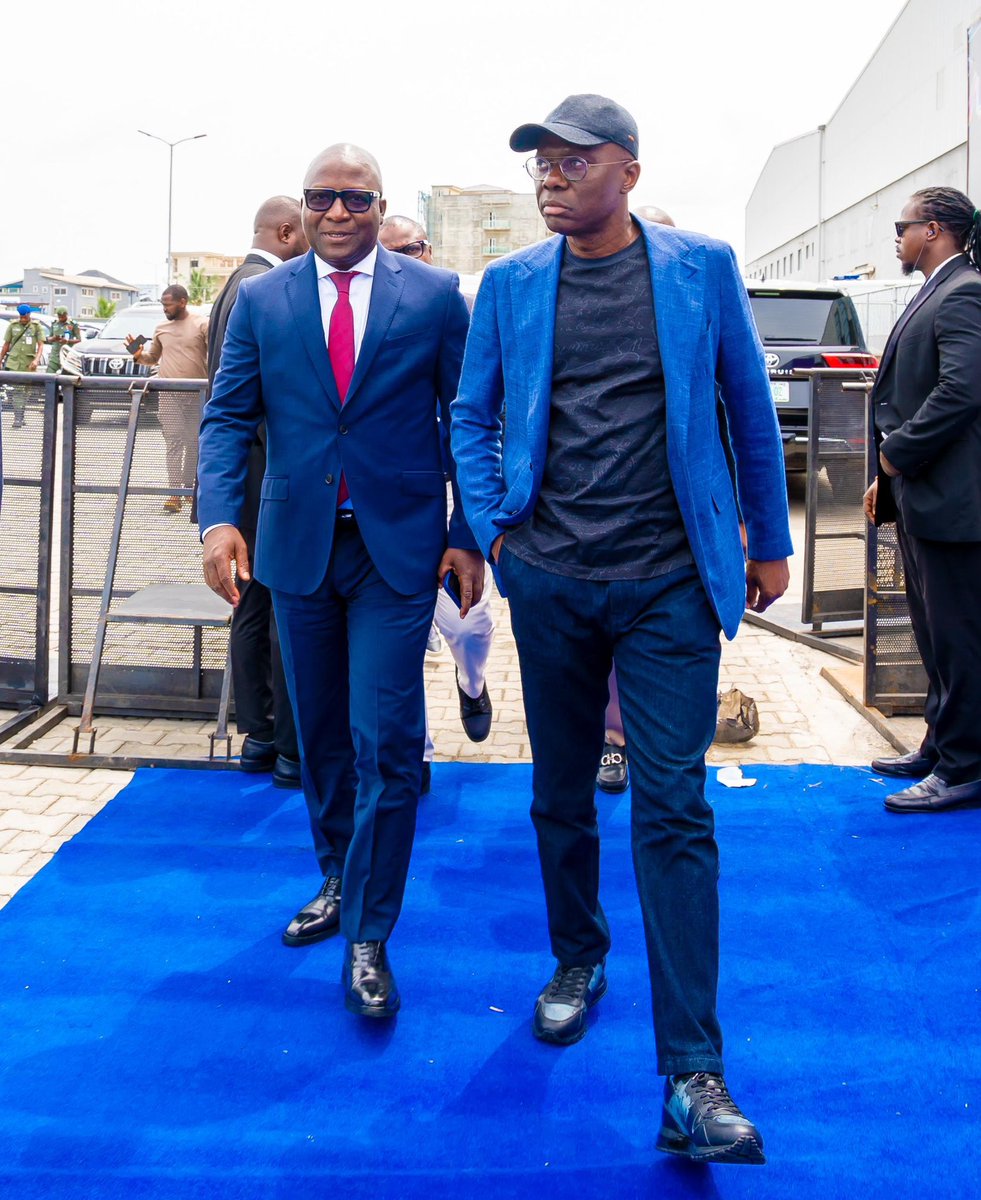 Leader Lagos 001 Babajide Sanwo-Olu! The land is blue out here at the Lagos Leadership Summit of the @LJLAcademy Congratulations @ayisatagbaje and to the visionary Governor @jidesanwoolu