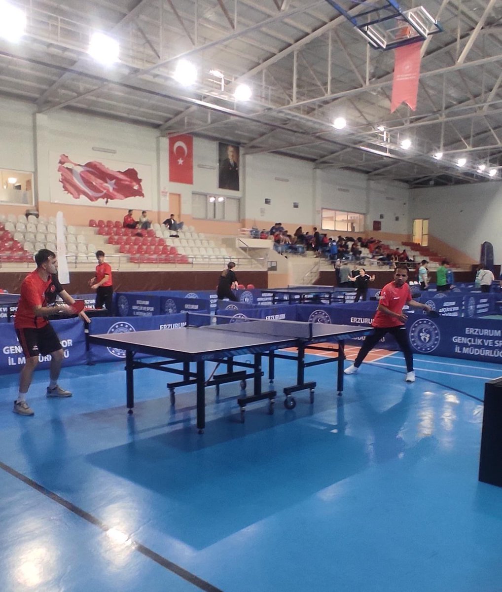 Erzurum’da düzenlenen Gençlik merkezleri arası #GençLig Bölge Masa Tenisi turnuvasında bir üst tura geçtik🏓📸😊
#GSBGM 
@OA_BAK @gencliksporbak