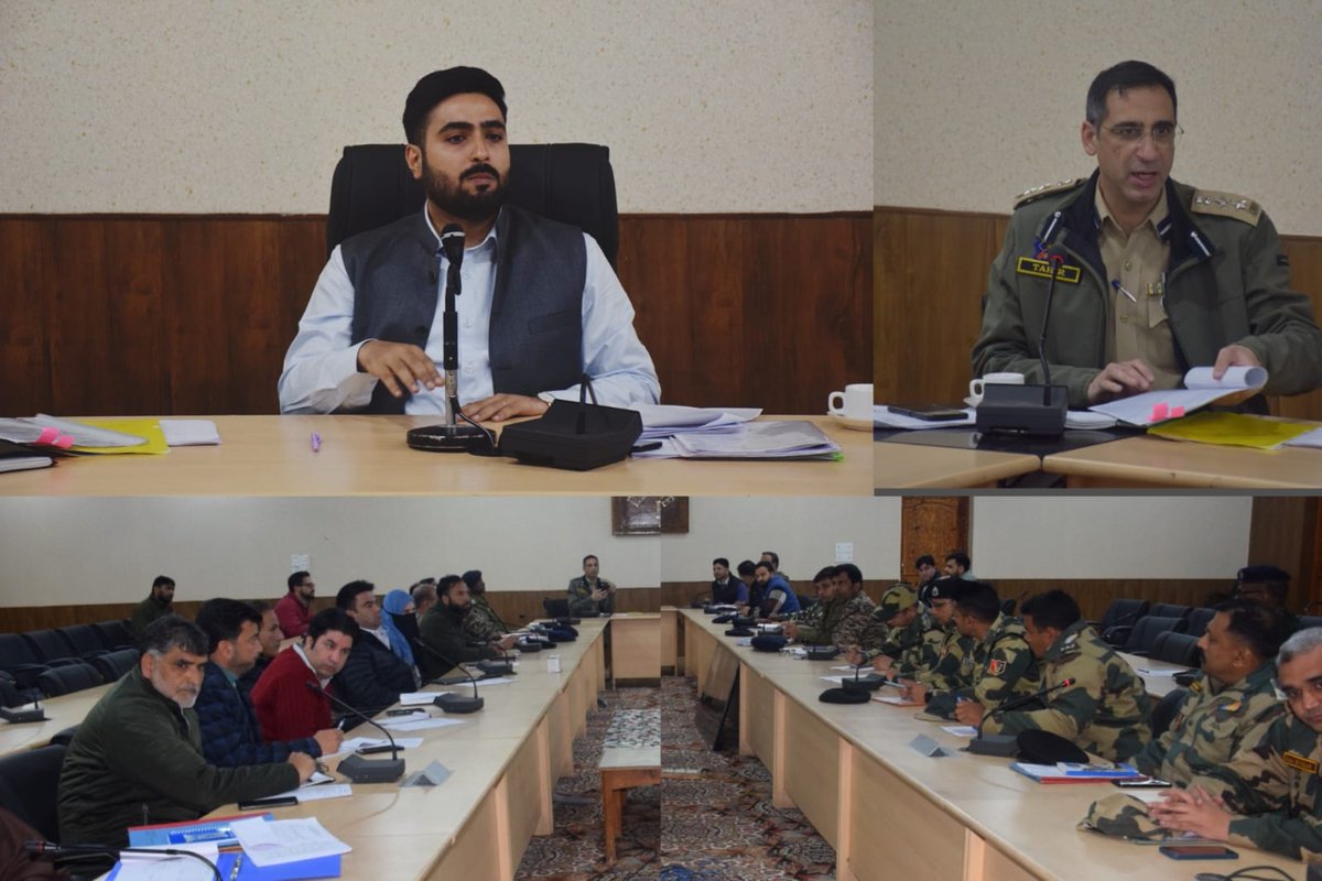 #LokSabhaElection2024 DEO #Budgam @akshaylabroo reviews Law & Order, Transport & communication plans at district level. Calls for seamless coordination between civil & security officers for smooth conduct of polls. @ECISVEEP @dicbudgam @ddnewsSrinagar