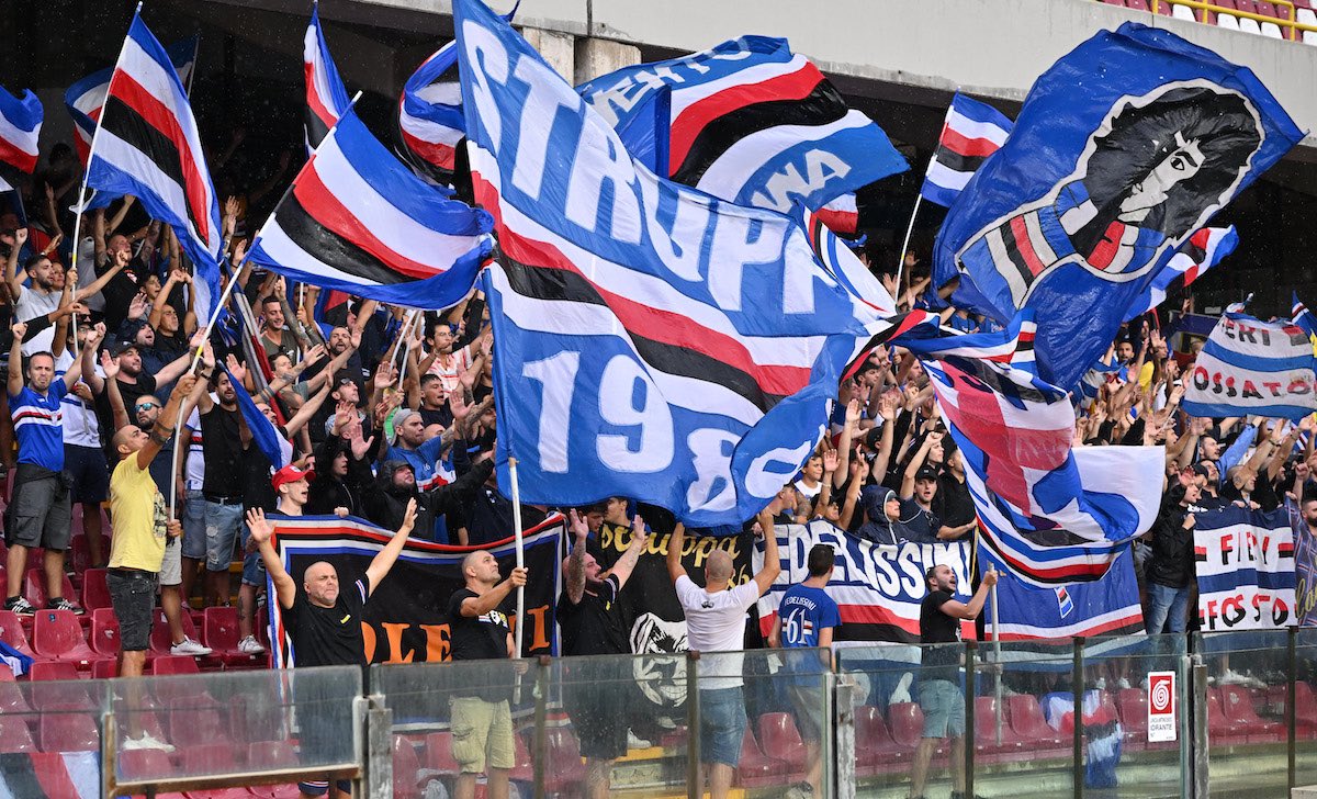 Serie B : la #Sampdoria est toujours en tête des équipes les plus suivies en déplacement, cette saison, avec une moyenne de 1 288 tifosi doriani présents en parcage. On retrouve ensuite Palermo (1 210), Catanzaro (1 120), Bari, la Reggiana, Parma, Brescia, Cosenza, Modena et Pisa