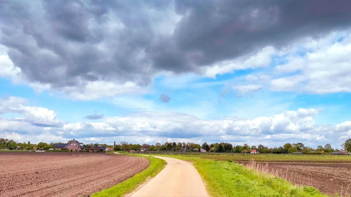 joshebben's tweet photo. Toenemende bewolking #Weert #Stramproy #WNL @WNLVandaag @OmroepWNL https://t.co/eLDsZTMSU9