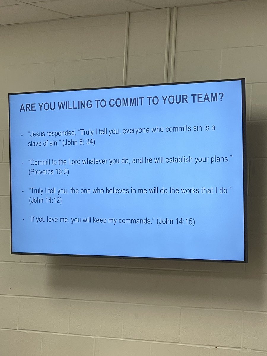 IHSknightsfca's tweet photo. @katy_towne bringing the word today! And special guest , Coach Swann dropping by to talk about FCA camp! If you missed today get with Katy about her lesson! If you need camp info talk to @braemaureen for info! @FCA_NorthCollin https://t.co/SBJKwtiOum