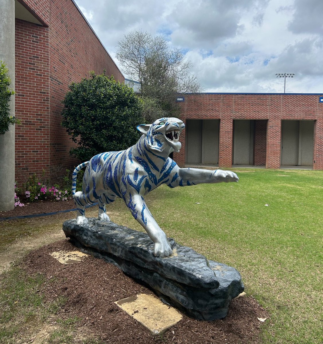 Productive visit with the Tigers full of brainstorming and preparing for future opportunities in NIL and beyond! Kudos to @TigersAthletics for prioritizing athlete success on all fronts.