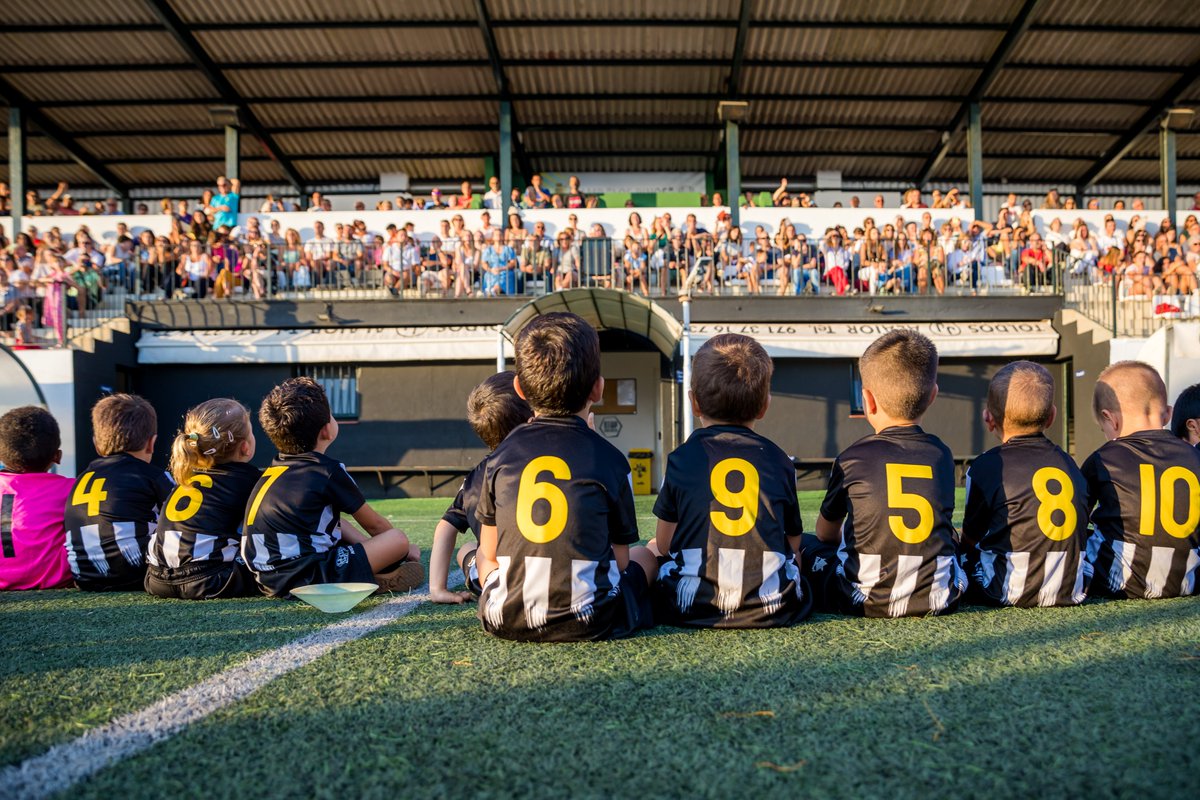 🏆⚽Els nostres peques, volem veure més 3ra RFEF la temporada vinent!! 🤍🖤 Tota s'afició a Los Pinos Diumenge!!

🏟Vine a emplenar Los Pinos, som sa millor Afició del Món!!🤍🖤 #unanypersomiar

💪 CE Alaior 🆚 Collerense  
👉 Diumenge 21 
⌚️ 17:00h
🎯 Los Pinos #esportscime