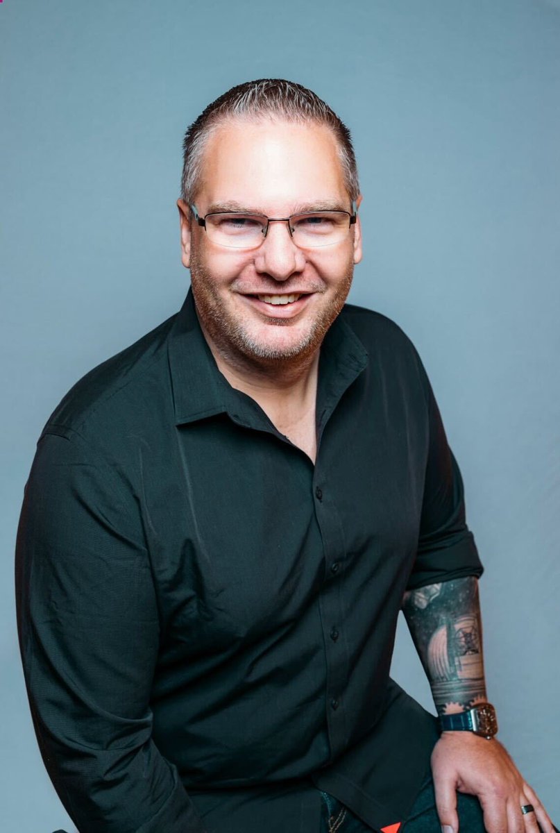 IlirSela's tweet photo. A partnership more than 4 years in the making — that’s when I first had the privilege of meeting one of the most thoughtful, smart, ambitious, and experienced leaders so far in my professional journey in @LorenPadelford and today I’m thrilled to announce that he’s joined @slice as our CRO.