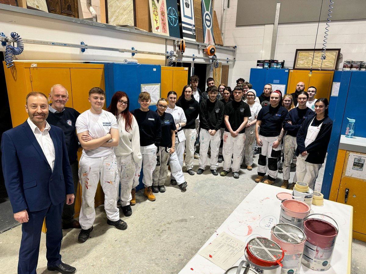 The 2nd heat of the Premier Trophy Awards Apprentice of the Year Competition is underway today at City of Glasgow College. Big thank you to @PurdyPaintTools, event sponsor, and @DuluxTrade for generously supplying paint for the competition 🙌 Good Luck🏆