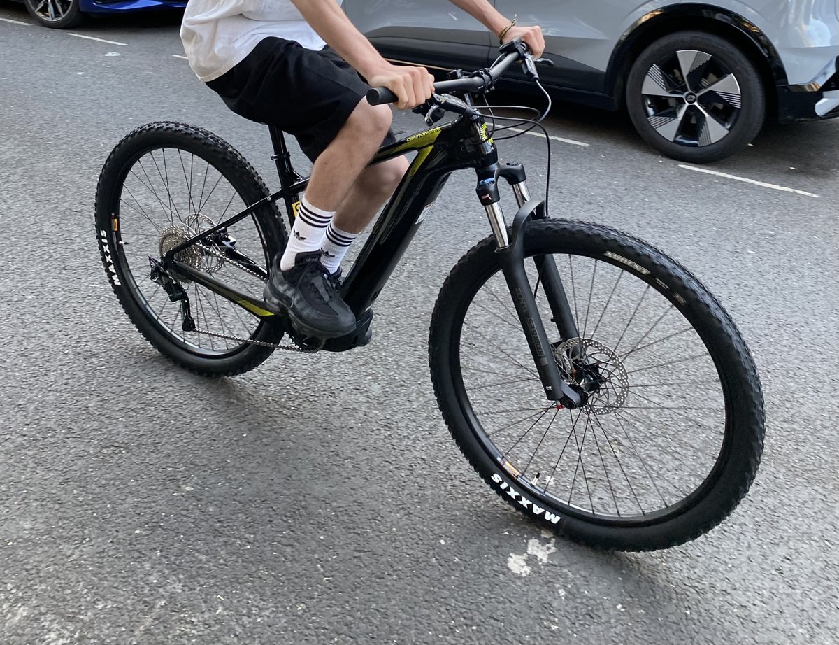 TessaWire's tweet photo. Cannondale  Trail electric bike, mugged with threat of stabbing from Cantelowes  skatepark (Camden Road) at 12.30pm today. Two young males (In black?) on  bikes, cycled off with his bike heading towards Kentish Town. Might  have looked unusual to have two people and three bikes. https://t.co/hrUiIwPGJC
