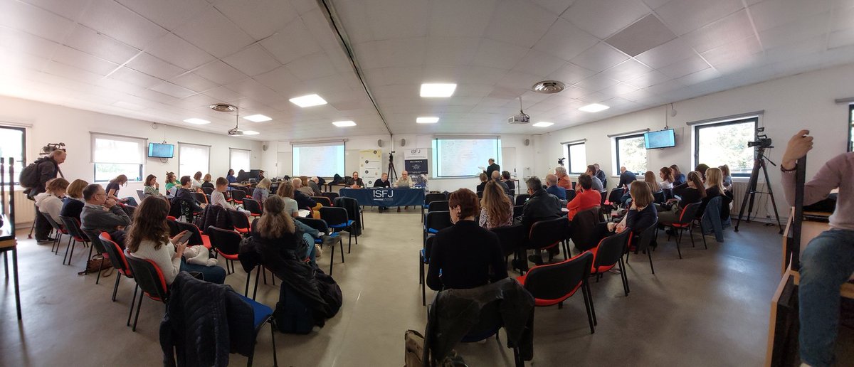 Faouzia2AA's tweet photo. 2eme plénière en cours au #colloque2024 du @ClubPresseHDF : Quelles réponses et quelles propositions pour renforcer la liberté et l'indépendance de la presse aujourd'hui ?
@jmcharon,  @Alexlevrier  @trentesaux  @EvenoPatrick https://t.co/vR8GMHZfYr