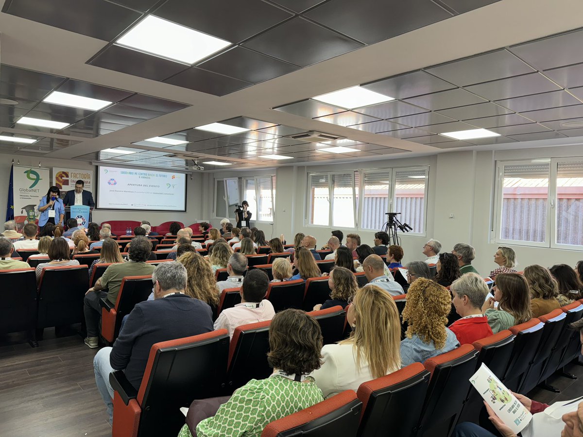 AmadeoLandero's tweet image. ¡Ya estamos en el Evento @GlobalNET_info de “Liderando mi centro hacia el futuro”! 👏🙌 @MicrosoftEduEsp #liderandomicentrohaciaelfuturo #Microsoft #GlobalNET