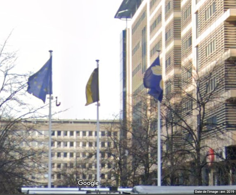 nicdemoy's tweet photo. @W_Schaerlaekens toujours pas de nouvelles du #blackflagmidi ? photo  prise le 2 mars, plus de 5 ans que ça dure... autre photo streetview de 2019, y avait du jaune encore https://t.co/mP1rIGGvNI