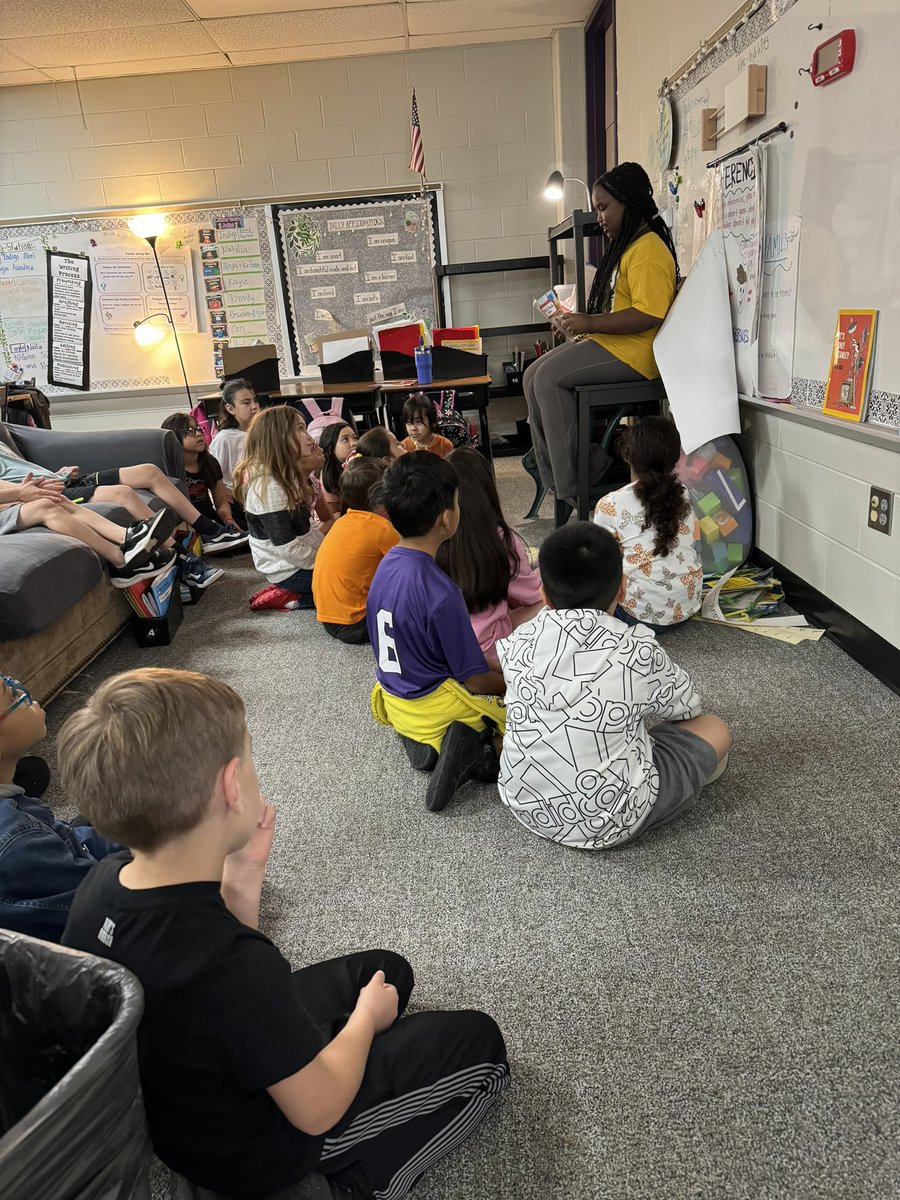 Jeffcoat3rd's tweet photo. We got a sweet surprise from a former student of mine today! 📖🥰 @WISDTurner https://t.co/c26DQzcbbh